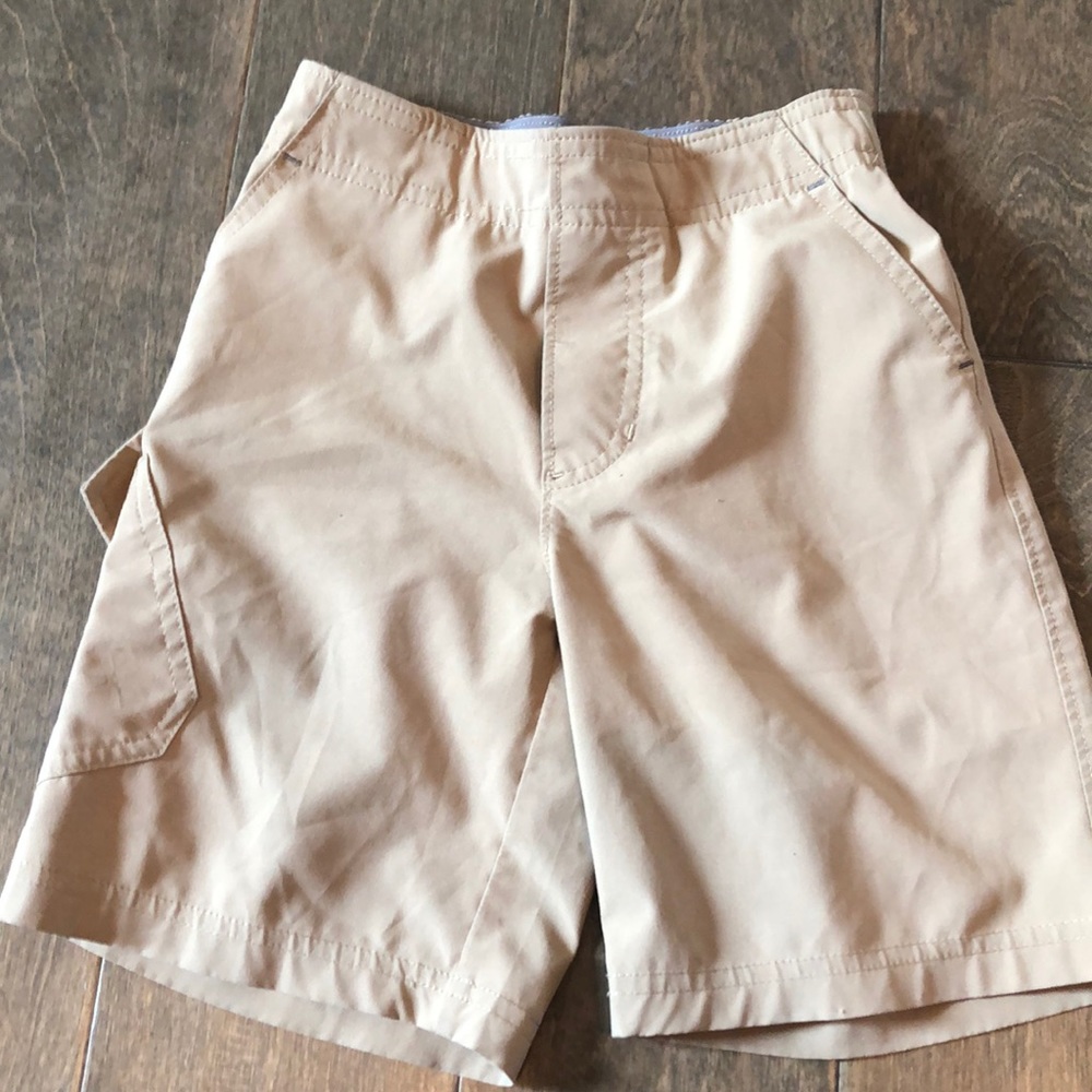 Boys under armour shorts size 4- khaki